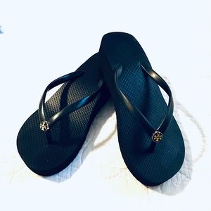 Tory Burch Size 7 Black Classic Gold Charm Platform Wedge Flip Flop Sandals